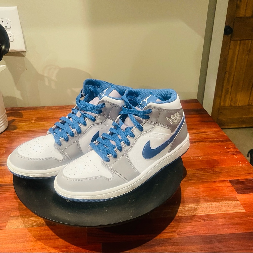 Jordan Men’s Air 1 Mid True Blue